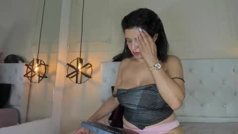 Snapshot of slut_milf1_ chatting on February 24, 7:52 pm Luna online show from February 24, 7:52 pm