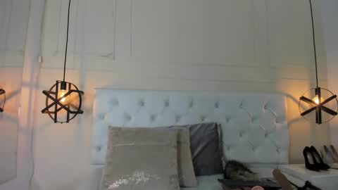 Snapshot of slut_milf1_ chatting on January 15, 7:23 pm Luna online show from January 15, 7:23 pm