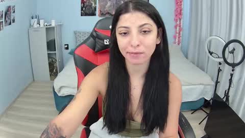 small_horny_girl online show from October 10, 7:24 am