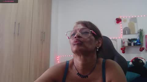 Smileth online show from December 2, 5:59 pm