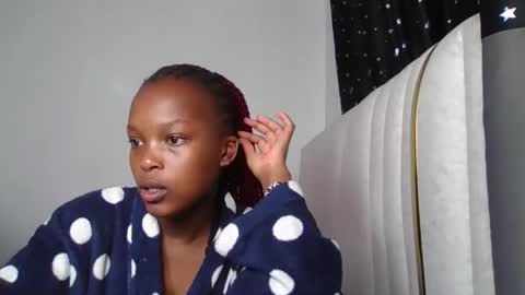 smiley luv1 online show from March 27, 9:10 am