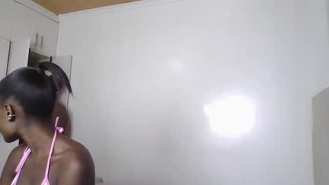 smiley luv1 online show from April 1, 7:33 pm