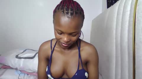 smiley luv1 online show from March 17, 9:35 am