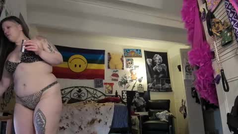 Snapshot of smokihippi chatting on March 11, 10:42 pm Big Dawg online show from March 11, 10:42 pm