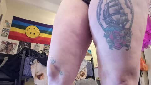 Snapshot of smokihippi chatting on February 8, 8:53 pm Big Dawg online show from February 8, 8:53 pm