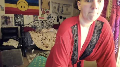 Snapshot of smokihippi chatting on December 25, 12:27 am Big Dawg online show from December 25, 12:27 am