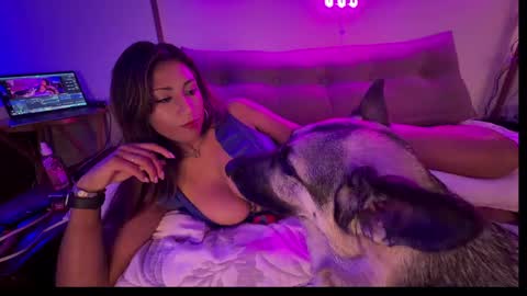 Carolina online show from May 8, 3:43 am