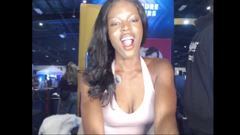 Snapshot of snack_time69 chatting on October 17, 10:02 pm Elena and Herb online show from October 17, 10:02 pm