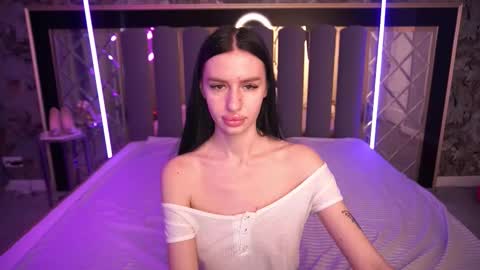 snow_whiteeex online show from March 23, 8:31 am