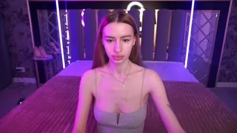 snow_whiteeex online show from May 19, 5:25 am