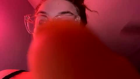 snowbunnyslutxxx online show from October 3, 11:32 pm