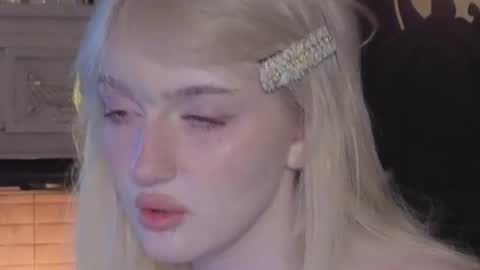 Ellie online show from July 18, 5:44 am