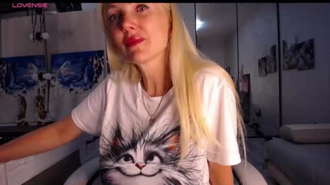 Monna online show from May 16, 7:02 pm