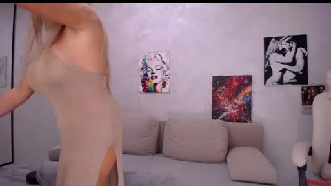 Monna online show from December 28, 2:42 pm