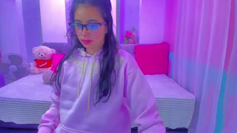 Snapshot of soffi_roberts chatting on March 7, 1:07 pm sofiia online show from March 7, 1:07 pm