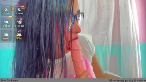Snapshot of soffi_roberts chatting on February 7, 1:22 pm sofiia online show from February 7, 1:22 pm