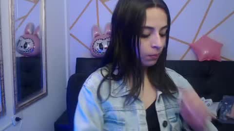 sofia_lara28 online show from May 9, 8:22 pm