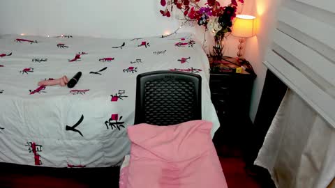Snapshot of sofia_sorceress chatting on December 25, 12:16 am sofia_sorceress online show from December 25, 12:16 am