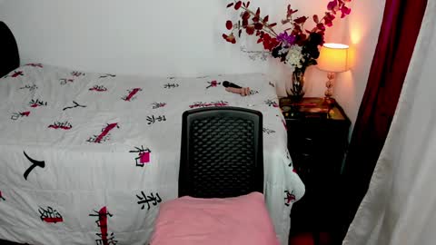 Snapshot of sofia_sorceress chatting on December 23, 11:17 pm sofia_sorceress online show from December 23, 11:17 pm