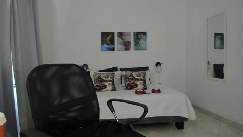 Snapshot of sofia_w10 chatting on December 16, 7:43 pm Sofiii online show from December 16, 7:43 pm