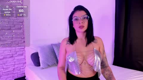 sofiaalarson online show from May 7, 3:11 am