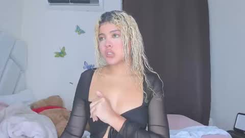 sofiacastillo01 online show from March 8, 2:21 pm
