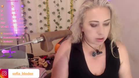sofiacurvy45 online show from May 27, 1:57 am