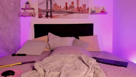 sofialujan_ online show from May 16, 2:36 am