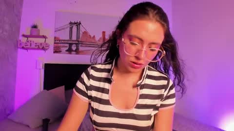 sofialujan_ online show from May 9, 1:51 am