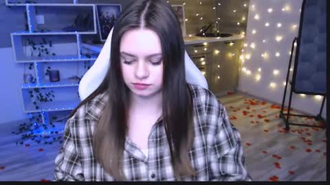 sofiarayan online show from April 4, 8:07 pm