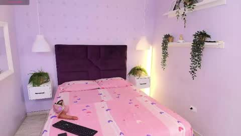 sofiawonderr online show from May 20, 8:39 pm