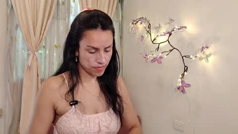 Sofi Bella online show from April 4, 7:13 pm