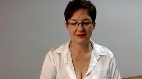 Snapshot of sofie_velvet chatting on December 18, 6:46 pm Sofie Velvet online show from December 18, 6:46 pm