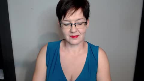 Snapshot of sofie_velvet chatting on December 5, 6:00 pm Sofie Velvet online show from December 5, 6:00 pm