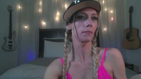 Sofi King online show from April 11, 1:55 am