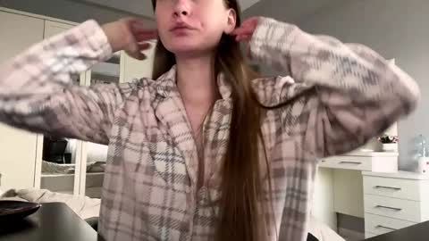 softlygirl online show from February 1, 1:21 pm