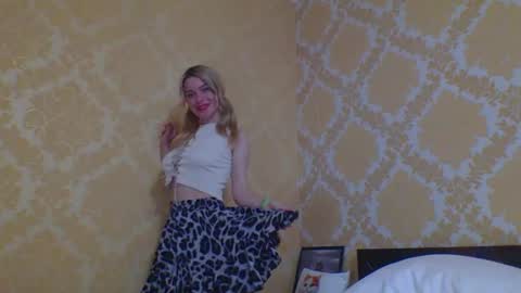 softy_aura online show from May 8, 8:43 pm