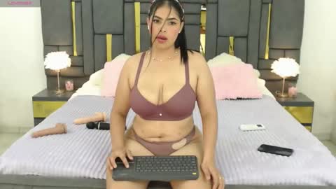 sofy_ass_big online show from December 1, 1:31 am