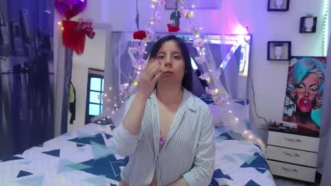 Snapshot of solangel00 chatting on October 28, 2:45 pm Sol Angel online show from October 28, 2:45 pm