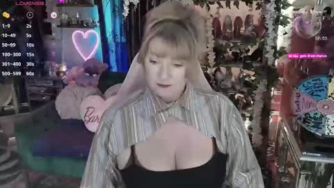 solesticia online show from October 16, 1:19 am