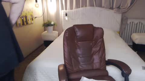 sondrariddle online show from May 17, 9:14 pm