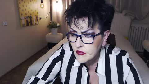 sondrariddle online show from May 10, 7:05 pm