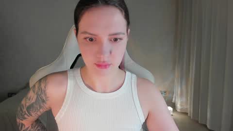sonia_moon_ online show from December 6, 1:18 am