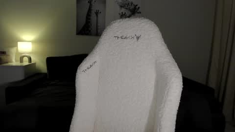 sonia_moon_ online show from March 12, 2:30 am