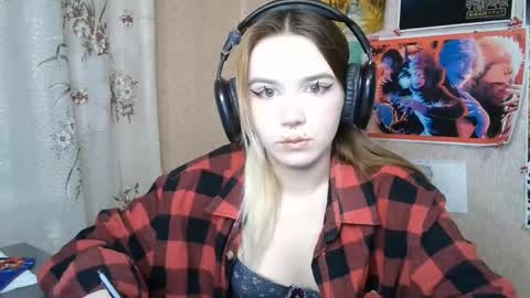 Mila online show from May 5, 5:27 pm