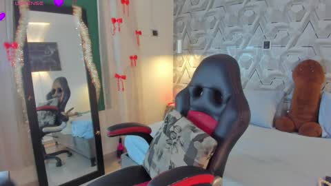 sophie online show from May 2, 3:32 am
