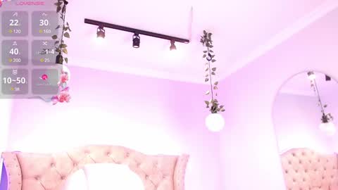 Snapshot of sophi_gray chatting on December 12, 9:04 pm Shophi online show from December 12, 9:04 pm