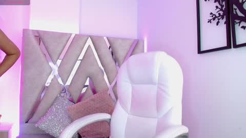 Snapshot of sophi_gray chatting on January 19, 11:45 am Shophi online show from January 19, 11:45 am