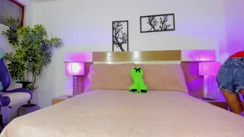 sophia_duarte_ online show from April 21, 11:28 am