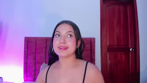 sophiacolliins online show from September 25, 11:53 am